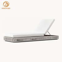 Chaise longue en rotin avec base en osier PE et cadre en bois, dossier réglable, lit de relaxation pour patio, jardin et bord de piscine
