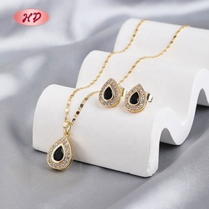 Juego de Joyería Vintage Chapado en Oro con Circonita Cúbica de Color en Forma de Lágrima, Collar con Colgante y Pendientes para Mujer - Product Image 4