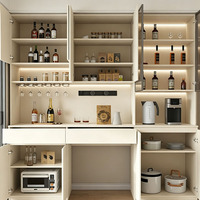 Buffet en bois sur mesure avec cave à vin intégrée, table à manger encastrée et bar à café intégré avec rangements