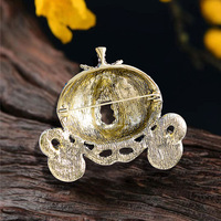 Nouvel Arrivage Broche Vintage Artisanale Plaquée, Accessoires Chariot Citrouille en Strass, Épinglette Émaillée 3D Personnalisée, Vente en Gros