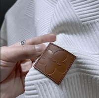 Écusson en cuir PU personnalisé brodé avec logo pour vêtements, chapeaux, sacs – Étiquette de marque pour vêtements – Vente en gros