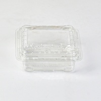 Boîte d'emballage carrée pour fruits de 150 g, boîte en plastique PET / rPET transparente pour myrtilles, conteneur à clapet avec trou dans le fond