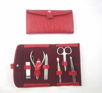 Ensemble de soins des ongles de qualité supérieure dans une pochette rouge