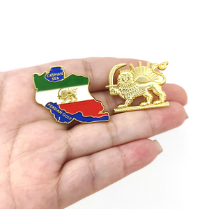 Broches et épingles en émail en métal doré, motifs Lion, Soleil et Couronne iraniens, avec carte et drapeau de l'Iran, représentant l'Iran national, le Golfe Persique et la Mer Caspienne - Product Image 4