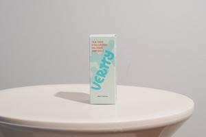 Ampoule à l'acide hyaluronique et à l'arbre à thé pour peaux grasses Sérum hydratant en profondeur sans huile Minimisation des pores et contrôle de la brillance - Product Image 6