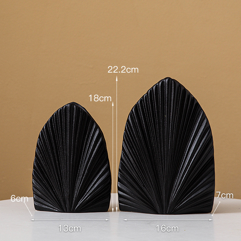 ใบ Typha (ชุดสีดำ)