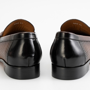 Mocassins pour hommes Cvepval en cuir de vache, bout rond, motif géométrique uni, semelle intérieure respirante, logo gravé, chaussures de marche - Product Image 2