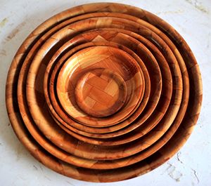 Ensaladera Redonda de Madera Natural de 6 Pulgadas, Ecológica, con Diseño Novedoso, Hecha a Mano para Uso Doméstico y en Restaurantes - Product Image 5