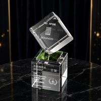 Cube en cristal K9 élégant avec design carré flottant, gravure personnalisée, fournisseur de cadeaux de reconnaissance d'entreprise pour trophées en cristal
