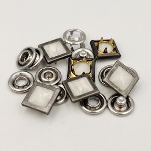 थोक 4 भाग 11 मिमी वर्ग प्रंग के लिए पिरामिड स्टड - Product Image 2