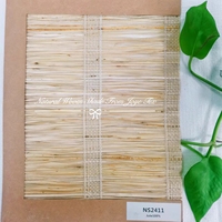 Stores romains tissés en paille naturelle résistants aux UV pour véranda ensoleillée et porte vitrée de patio