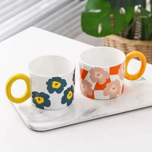 Taza de Cerámica Moderna Nórdica Simple Hecha a Mano con Asa Grande y Diseño de Flores de Dibujos Animados, Ecológica, Capacidad de 301-400 ml - Product Image 3