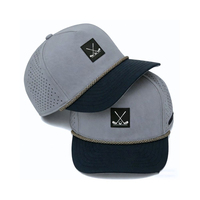 Casquette de golf personnalisée en gros, 5 panneaux, bicolore, résistante à l'eau, avec patch de golf perforé au laser et bordure en corde, fermeture snapback réglable