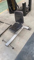 ST-3051 Banc d'angle commercial robuste, banc utilitaire avec cadre en acier pour l'entraînement de presse d'épaules en salle de sport