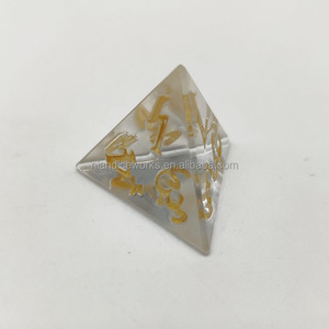 Vente en gros de dés en plastique Nian Diceworks <span class=keywords><strong>RPG</strong></span> D4 de <span class=keywords><strong>18</strong></span> mm, polyédriques, en acrylique, emballage en sac de velours, logo personnalisable - Product Image 3