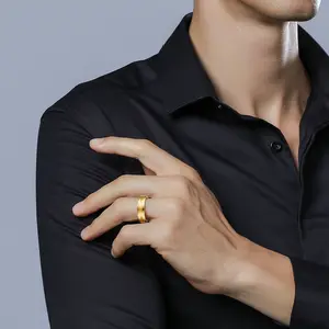 แหวนแต่งงานขนาด6มม. 8มม. แหวนทังสเตนสีทองสำหรับผู้ชายดีไซน์ล่าสุด
