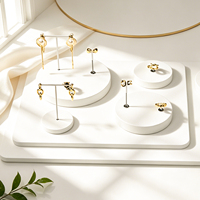 Présentoir de Comptoir en Métal de Luxe pour Bijoux : Plateau pour Colliers, Bracelets, Boucles d'Oreilles et Bagues – Idéal pour Vitrines de Magasins et Boutiques