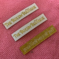 Fil d'or métallique découpé au laser fer sur étiquette tissée, colle fortement étiquette de vêtements de presse à chaud pour vêtement