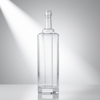 Bouteille à liqueur géométrique haute en verre, directement de l'usine, avec bouchon en liège et capuchon pulvérisateur, surface transparente pour étiquette personnalisée