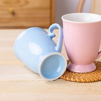 Tasse en céramique personnalisée en forme de verre à vin couvercle à poignée de tasse à café européenne rétro pour voyage conception de logo personnalisé chaud pour l'eau lait