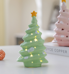 Meilleures ventes : <span class=keywords><strong>Lumière</strong></span> <span class=keywords><strong>de</strong></span> nuit LED en céramique ajourée, motif sapin <span class=keywords><strong>de</strong></span> <span class=keywords><strong>Noël</strong></span>, à lueur chaude, ornement <span class=keywords><strong>de</strong></span> bureau pour <span class=keywords><strong>la</strong></span> décoration <span class=keywords><strong>de</strong></span> <span class=keywords><strong>Noël</strong></span> à <span class=keywords><strong>la</strong></span> maison - Product Image 6