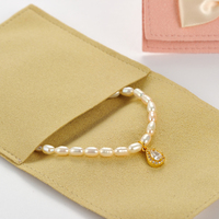GLAMPKG Logo personnalisé Mignon Petit Collier Bague Bracelet Sac de rangement pour bijoux Emballage cadeau Pochette pour bijoux en microfibre avec nœud papillon