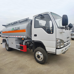 Camion-citerne à huile diesel ISUZU, capacité de 5 m³, transmission manuelle, roues motrices 4x2, état neuf, moins de 5 tonnes de poids total. - Product Image 1