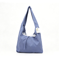 Sac à bandoulière minimaliste en polyester doux à étiquette privée avec fermeture à cordon, sacs fourre-tout pour femmes pour le shopping quotidien et les voyages