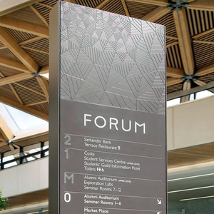 Letreros direccionales con revestimiento antigrafiti para áreas <span class=keywords><strong>de</strong></span> alto vandalismo, baños <span class=keywords><strong>de</strong></span> tránsito público <span class=keywords><strong>de</strong></span> hospitales, acero inoxidable duradero IP65 - Product Image 1