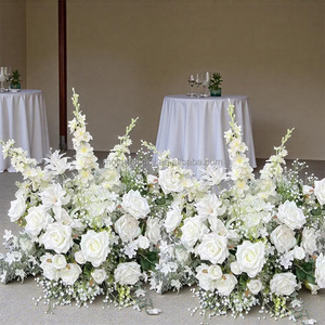Decorazioni per Matrimoni <span class=keywords><strong>in</strong></span> Offerta: Composizioni Floreali con Rose Bianche da 60cm per Corridoi Nuziali - Product Image 1