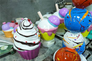 Cadeau personnalisé décoration de magasin de souvenirs meubles d'affichage de sucette de fête en résine accessoires de sculpture de bonbons en fibre de verre colorés - Product Image 3