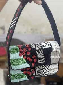 Bolso bandolera bordado con cuentas de semillas hecho a mano con correa ajustable con hermoso - Product Image 6