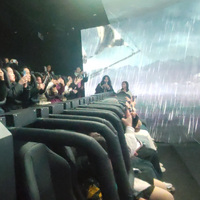 Cinéma volant suspendu à 8 places, expérience immersive virtuelle, machine de manège dynamique pour parc d'attractions, centre de divertissement familial
