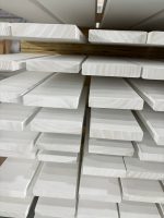 Échantillons gratuits de profilés d'angle en bois de pin, gesso blanc apprêté, joint à rainure et languette, 90 degrés, bordure en L, profil en bande, angle carré