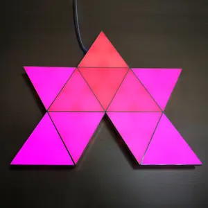 منتج جديد للإضاءة على شكل وحدات إضاءة 2023 RGB من TUYA تطبيق ذكي يعمل بالواي فاي يتم التحكم فيه على شكل مثلث لتزيين الجدران