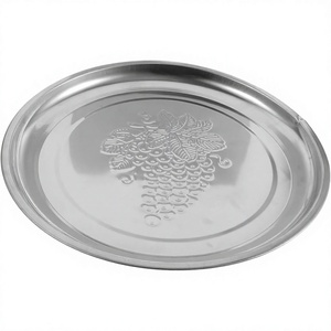 Plateau de service ovale en acier inoxydable de qualité supérieure avec motif de feuille de vigne en relief, finition argentée polie, plateau de service décoratif pour aliments - Product Image 5