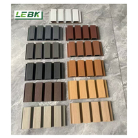 Installation facile, écologique, aspect bois personnalisé, rainuré, résistant aux UV, imperméable, panneau mural extérieur en WPC pour surface de bâtiment