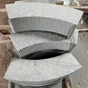 Curbstone de granito gris claro Curbstone en forma de S piedra lateral curva granito gris sésamo