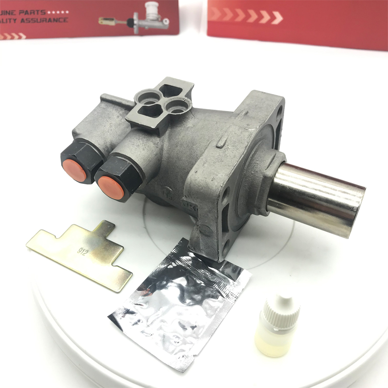 China Brake Master Cylinder For HINO XZU 2011-,TOYOTA LAND