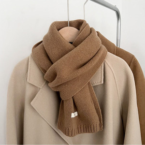 Bufanda de lana 100% tejida para mujer y hombre, color sólido, suave, agradable al tacto, cálida, para el invierno, bufanda de punto lisa para uso diario. - Product Image 1