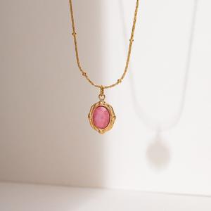 Collar de Acero Inoxidable con Baño de Oro de 18K y Cuarzo con Patrón Rojo, Estilo Moderno, Lujoso y Versátil para Mujer - Product Image 6