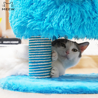 Condo pour chat en forme de monstre rose, maison douce en peluche avec poteaux à gratter en sisal, jolie grotte pour animaux de compagnie pour chats d'intérieur, vente en gros OEM