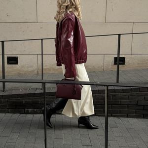 Veste bomber courte élégante personnalisée OEM avec fermeture éclair, style streetwear, veste en cuir bordeaux ample vintage - Product Image 2