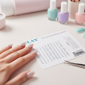 Adesivo decorativo per unghie con strass scintillanti Ilan da 32 cm - Product Image 2