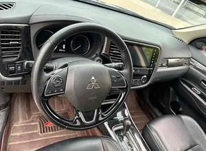 <span class=keywords><strong>Mitsubishi</strong></span> <span class=keywords><strong>Outlander</strong></span> <span class=keywords><strong>hybride</strong></span> SUV 5 places Sièges en cuir toit ouvrant panoramique caméra de recul turbo - Product Image 3