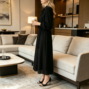 Abito da donna <span class=keywords><strong>nero</strong></span> in <span class=keywords><strong>lino</strong></span> intrecciato plissettato al ginocchio a maniche lunghe con cintura, lavabile ed ecologico, personalizzabile con supporto di fabbrica - Collezione Autunno - Product Image 3