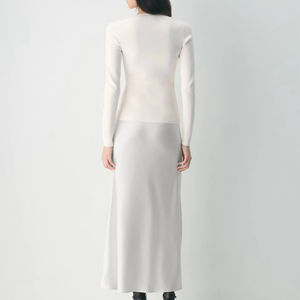 Veste en tricot blanche pour femme avec boutons décoratifs en forme de vague, fabrication sur mesure, chaude et décontractée - Product Image 4