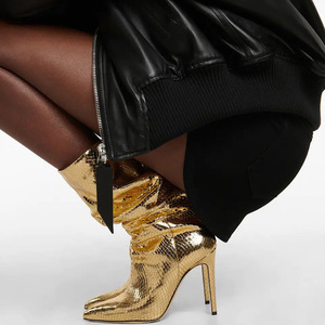 <span class=keywords><strong>Bottes</strong></span> Xinzirain personnalisées pour femmes de grande taille 48 avec logo personnalisé bottines en <span class=keywords><strong>cuir</strong></span> doré à talons hauts et larges pour femmes - Product Image 6