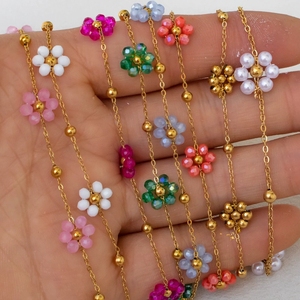طقم قلادة وسوار بوهيمي متعدد الألوان مصنوع يدويًا بخرز على شكل زهور الأقحوان للفتيات - Product Image 3