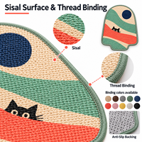 Tapis à gratter pour chat en sisal sur mesure avec motif menthe et blocs de couleur corail et motif chat